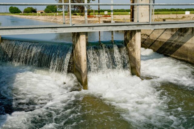 photo - Aqueduct Irrigation Central Valley